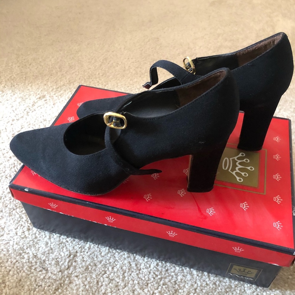 Heels - Picture 2 of 4